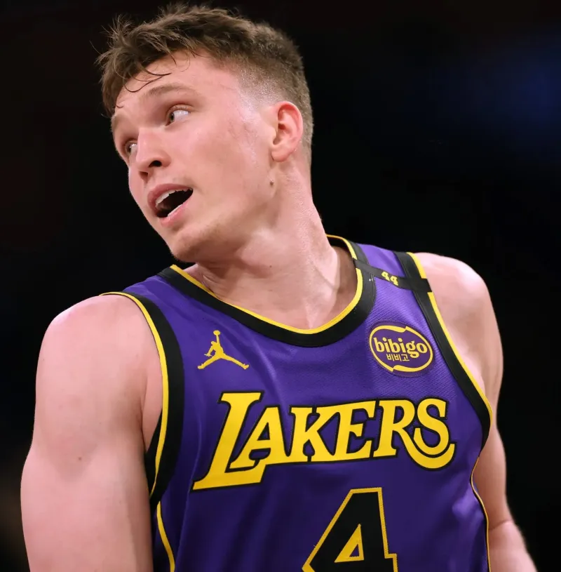 PG模拟器-美记：湖人正在兜售克内克特，但其他球队对此几乎没有兴趣